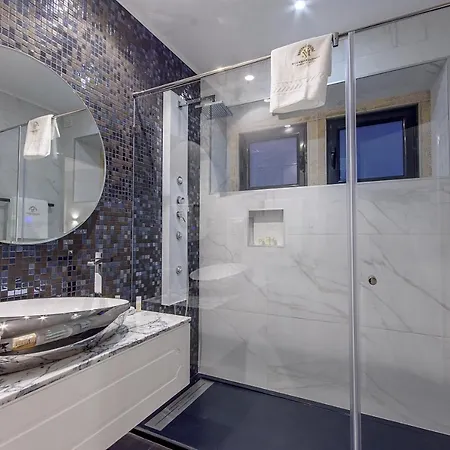 Mariazinha Charming 2*