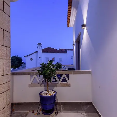 Mariazinha Charming 2*